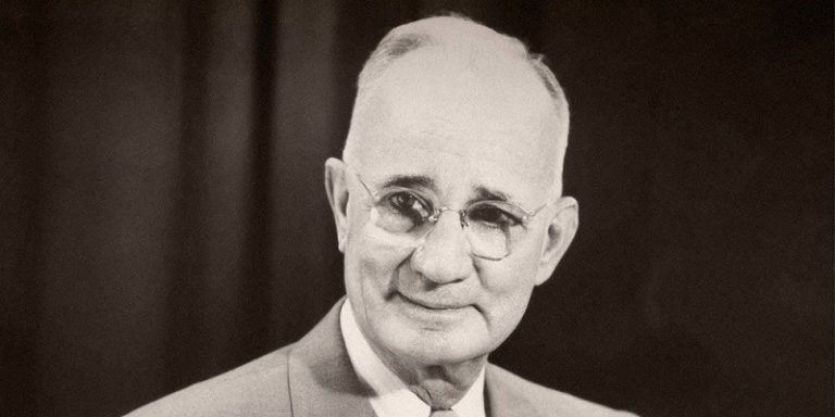 Napoleon Hill biography, quotes, publications and books | ToolsHero